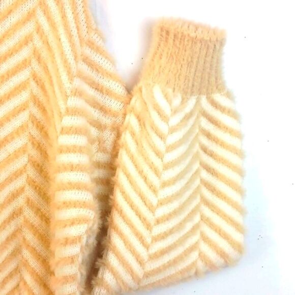 Sugar Lips cream/tan scoop neck drop shoulder eyelash knit chevron print sweater - Picture 5 of 11